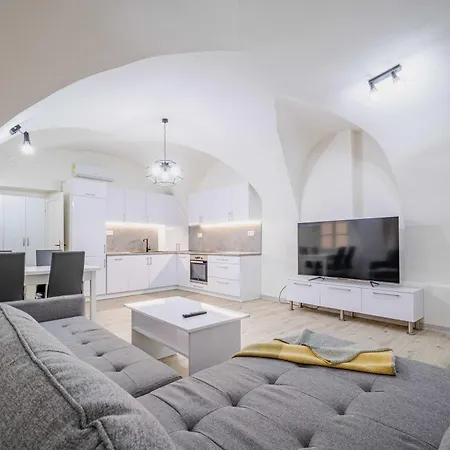 St Elizabeth Apartment, Old Town